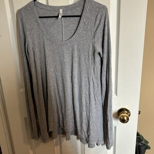 Free People grey flowy ribbed scoopneck top size M